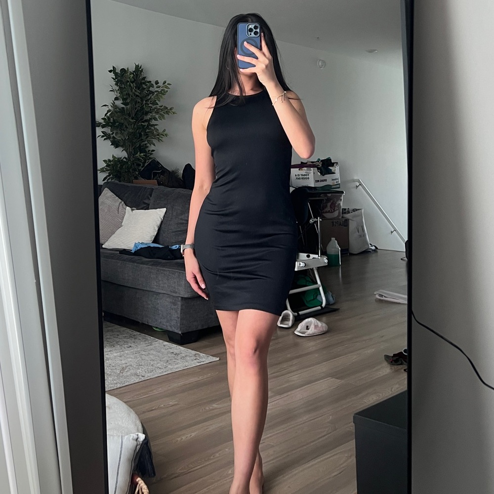 H&M Elegant Black Sleeveless Dress